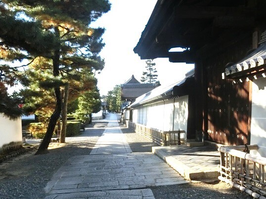 71-104　　玉凰院前の路地.JPG
